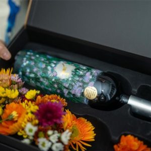 当艺术啜饮自然——Rasa Wong联名限定红酒「切慕鹿吟溪光跃」